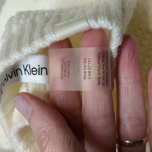 NIB Calvin Klein beanie, glove, scarf set in Ivory. - Picture 3 of 5